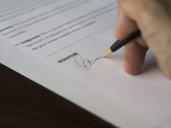 contract-signature-1068×801-5c0e9518cc897