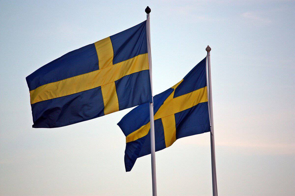 flags-2364952_1280