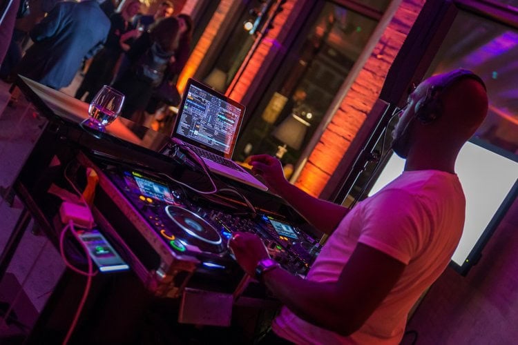 DJ+Elizabeth+Room